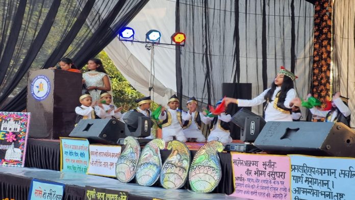 बिठूर स्थिति रॉयल ड्रीम वर्ड इंटर कॉलेज में रॉयल फेस्टिवल आराधना का वार्षिकोत्सव आयोजित किया गया।